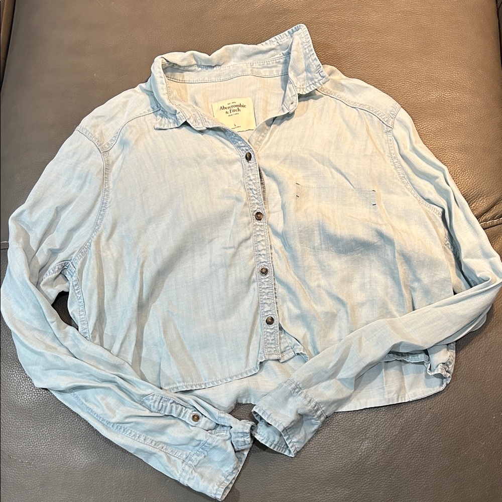 Abercrombie & Fitch Light Blue Denim Cropped Button-Up Shirt, size L